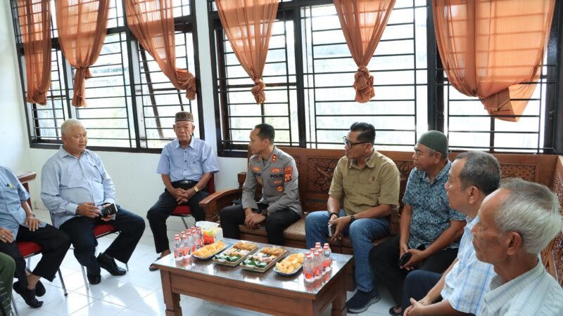 Kapolres Lubuk Linggau Melaksanakan Kunjungan Silaturahmi dan Pertemuan Strategis ke Sekretariat Lembaga Adat