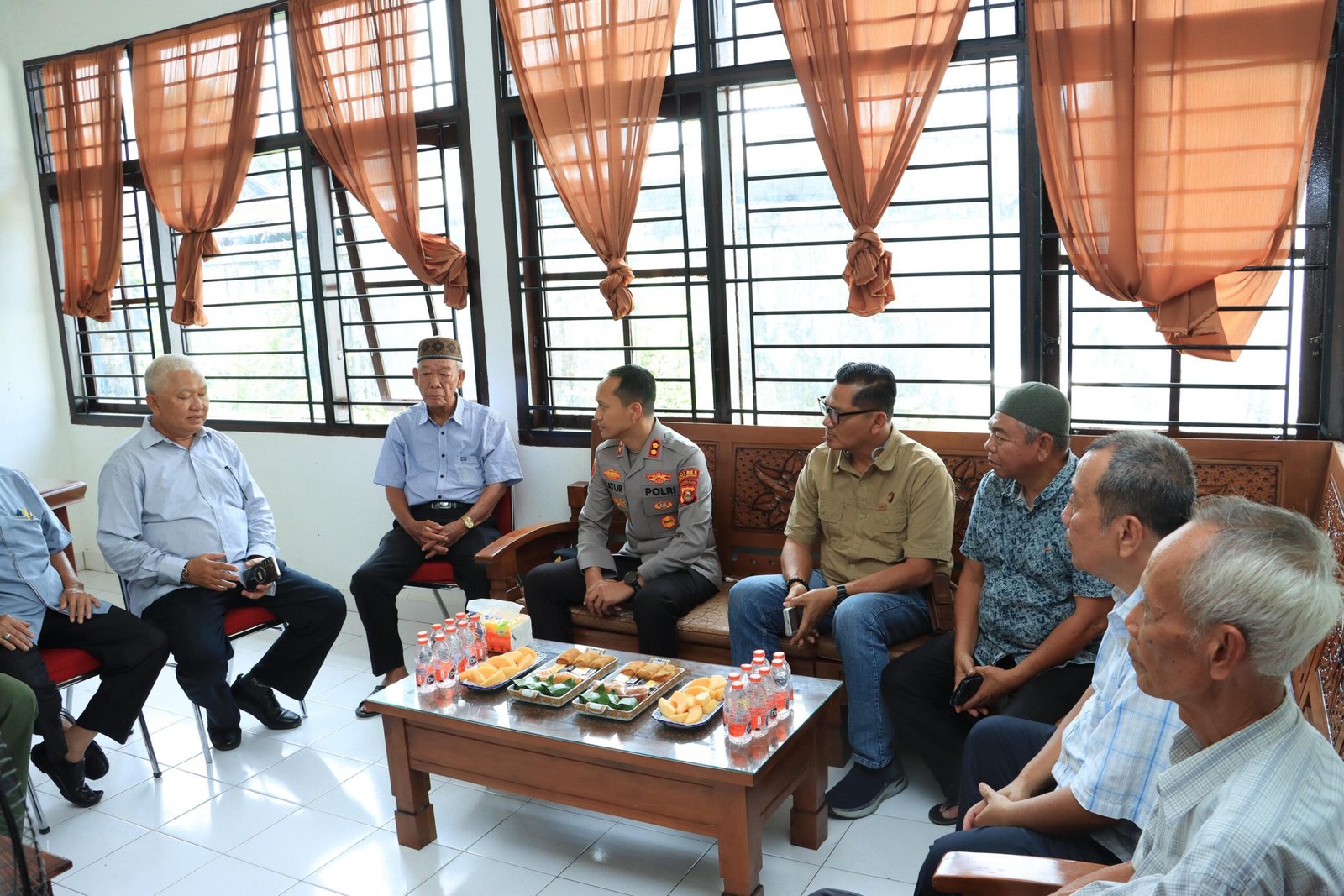 Kapolres Lubuk Linggau Melaksanakan Kunjungan Silaturahmi dan Pertemuan Strategis ke Sekretariat Lembaga Adat