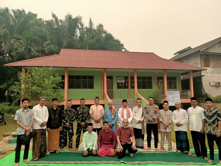 Polsek Menjalin Hadiri Sholat Istisqo di Masjid Nurul Yaqin
