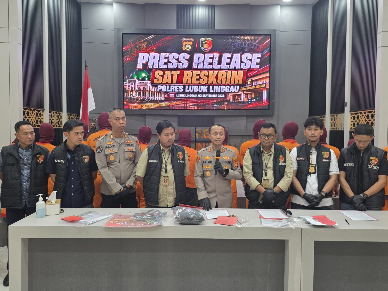 Satreskrim Beserta Jajarannya Menggelar Konferensi pers Pengungkapan Kasus