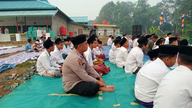 Di Tengah Cuaca Kering, Warga Sungai Tebelian Gelar Sholat Istisqo, Panjatkan Doa Memohon Turunnya Hujan