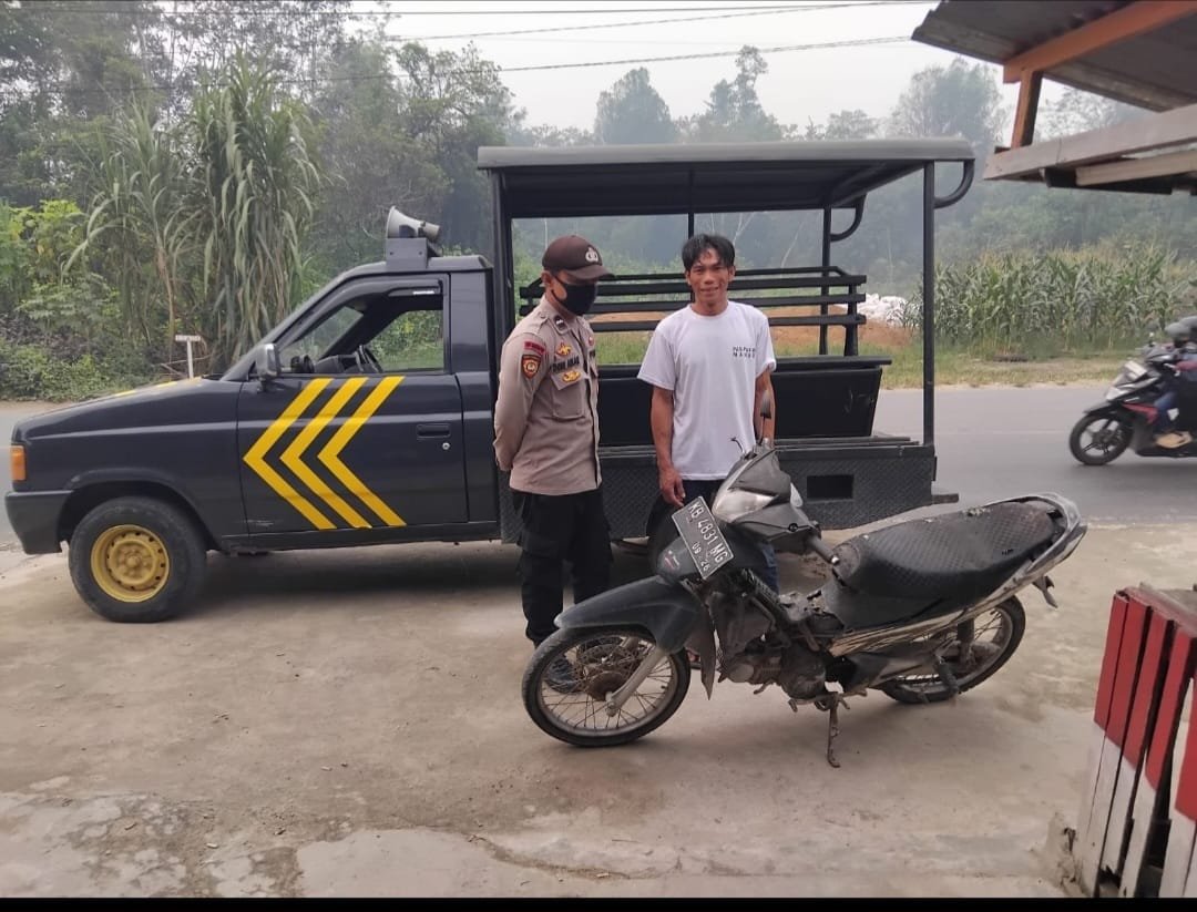 Kabut Asap Mulai Menyelimuti, Polisi Turun Langsung Ingatkan Warga Pakai Masker