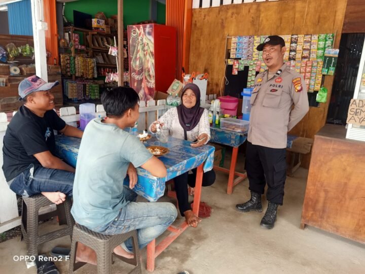 Kabut Asap Bukan Penghalang! Polisi Tetap Turun Patroli dan Sapa Warga di Hari Minggu