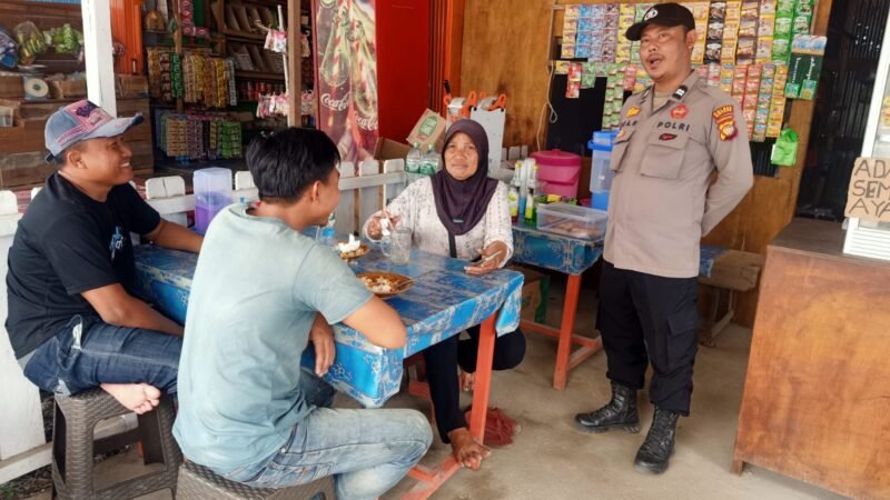 Kabut Asap Bukan Penghalang! Polisi Tetap Turun Patroli dan Sapa Warga di Hari Minggu
