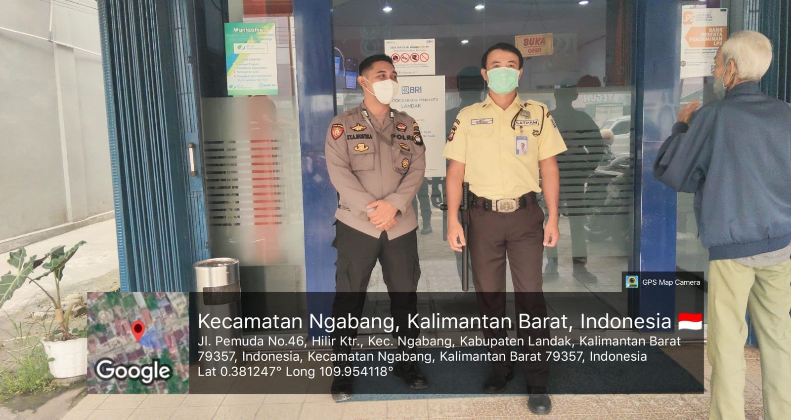 “Kabut Asap Tak Halangi Patroli Polisi, Satpam Bank di Ngabang Diingatkan Tetap Waspada”