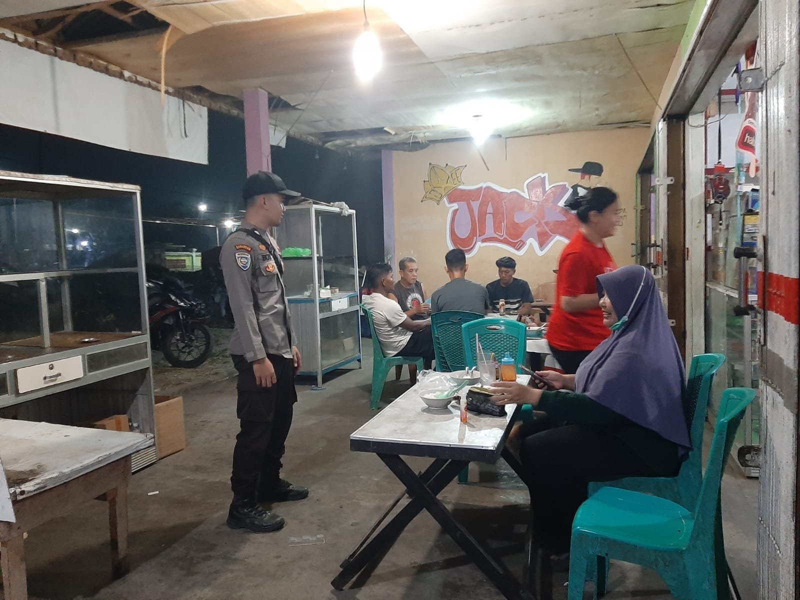 Ada Warga Masih Beraktivitas di Malam Hari, Polisi Mandor Langsung Sampaikan Pesan Ini