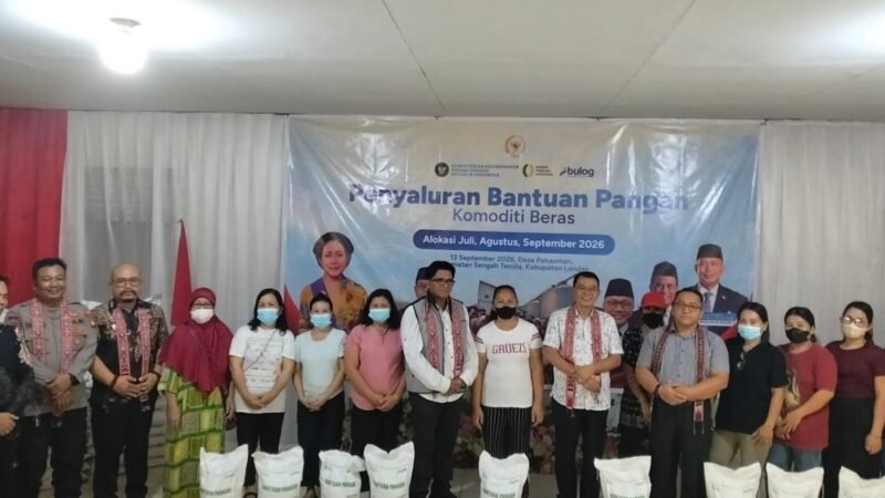 Polri Kawal Penyaluran Bantuan Bulog di Pahauman, Pastikan Bantuan Tersalur Aman dan Tepat Sasaran