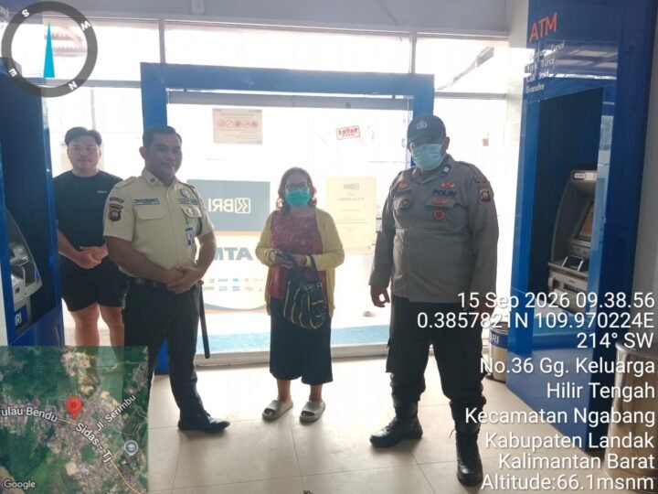 Saat Nasabah Menabung, Polisi Datang: Patroli Siang Sambil Ingatkan Warga Waspada Kabut Asap