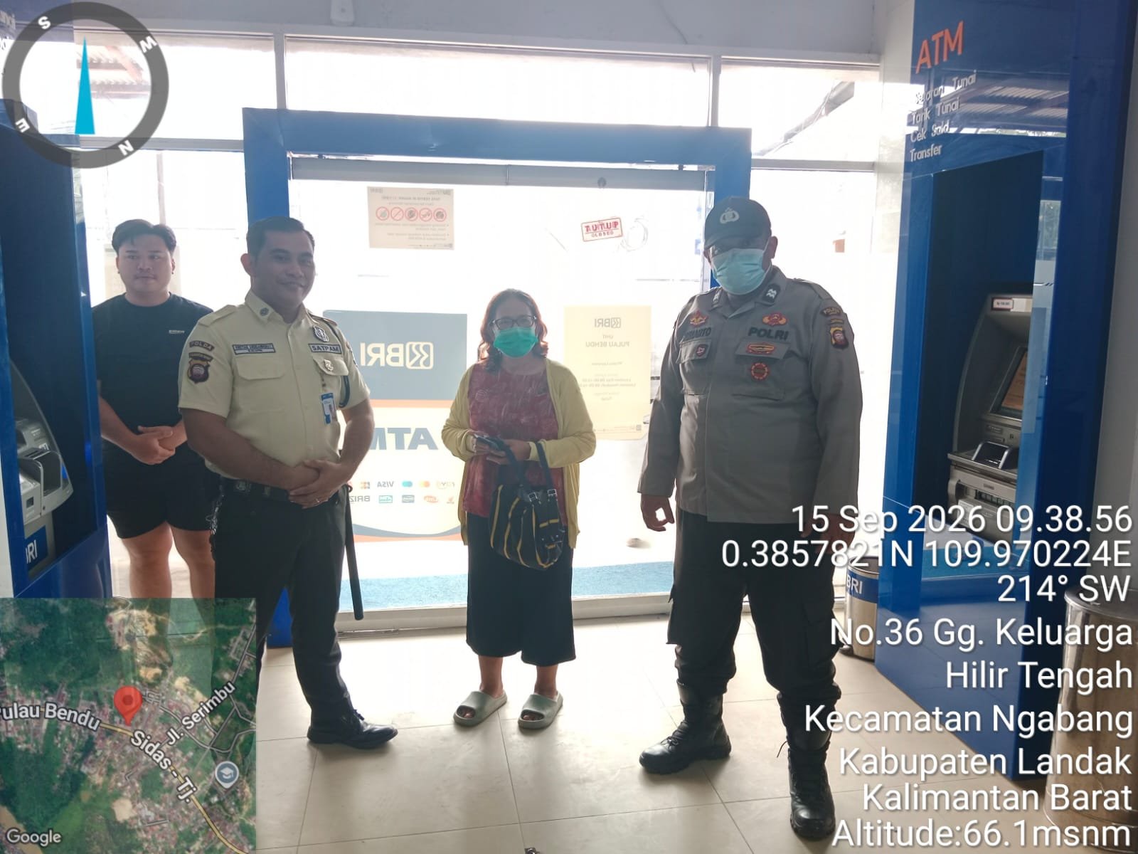 Saat Nasabah Menabung, Polisi Datang: Patroli Siang Sambil Ingatkan Warga Waspada Kabut Asap