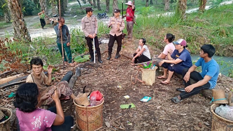 Langkah Preventif Polres Landak, Satbinmas Sambangi Petani dan Ingatkan Bahaya Karhutla