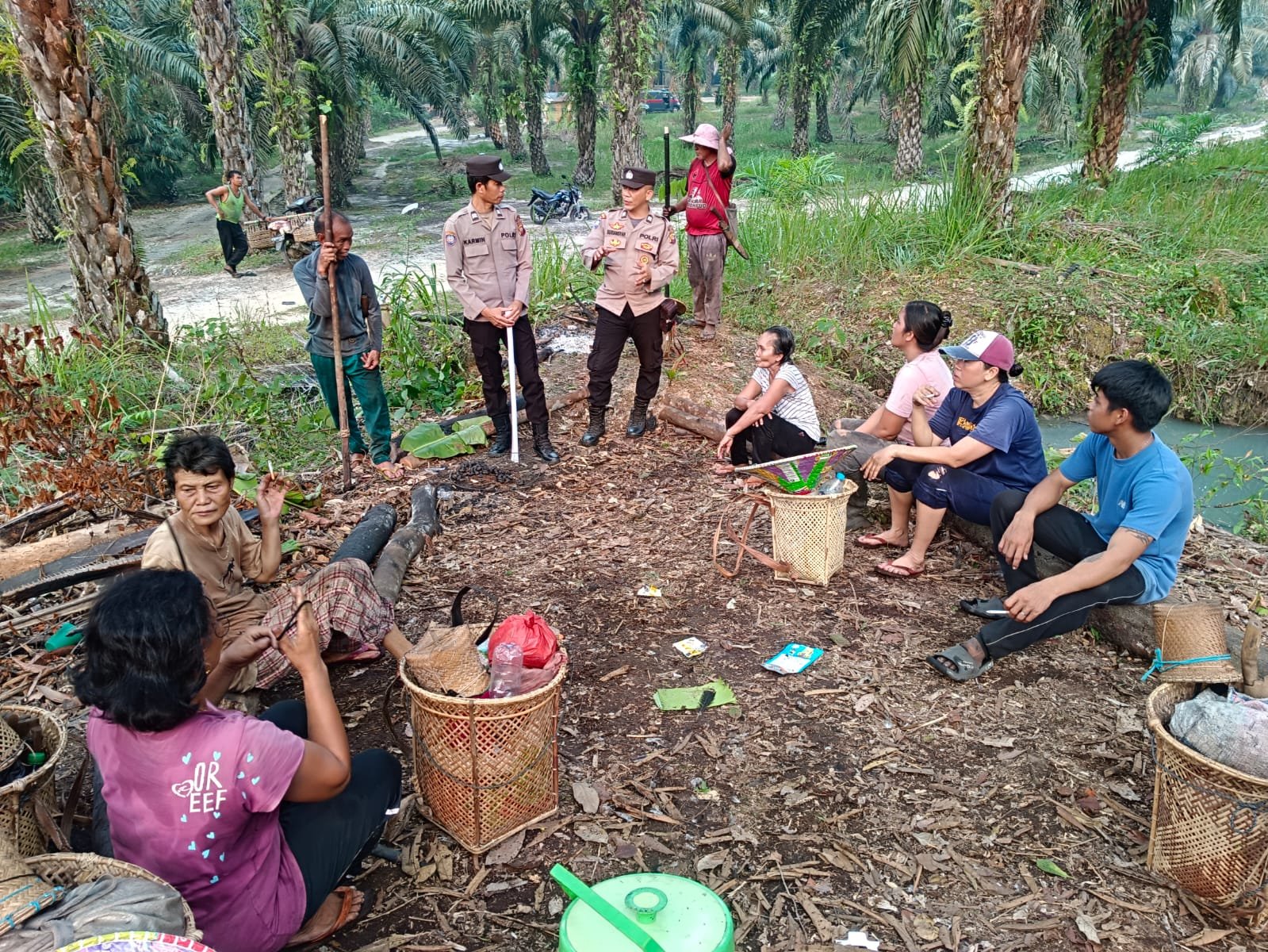Langkah Preventif Polres Landak, Satbinmas Sambangi Petani dan Ingatkan Bahaya Karhutla