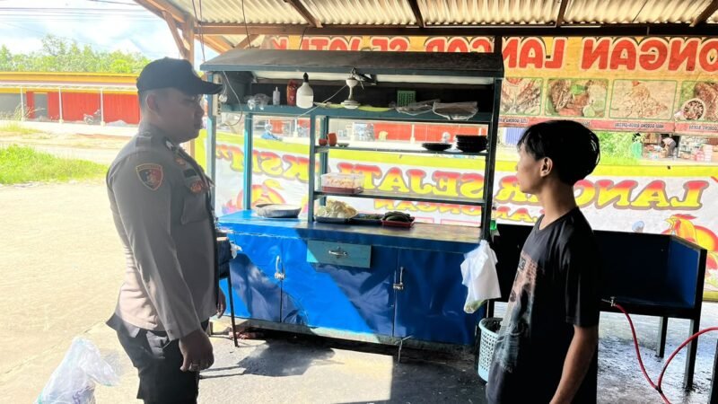Warga Disapa, Keamanan Dijaga: Aksi Humanis Polisi Saat Patroli Siang