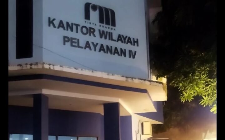 PDAM WILAYAH I ANDALAS TANGGAPI KELUHAN AIR BERBAU: METERAN JADI DASAR TAGIHAN, PELANGGAN MENGELUH AIR TAK LAYAK PAKAI