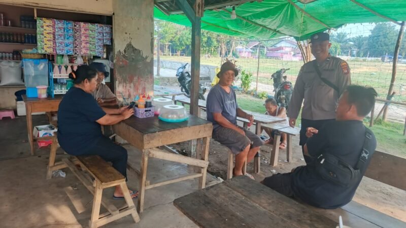 Ngobrol Santai Bersama Warga, Bhabinkamtibmas Subsektor Sompak Sampaikan Pesan Kamtibmas