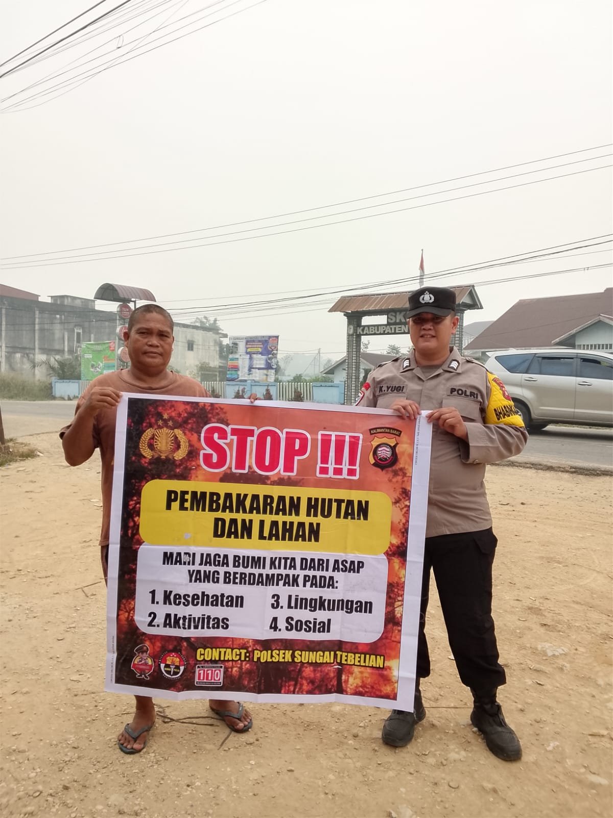 Patroli Siang, Polisi Sungai Tebelian Temui Warga Sambil Bawa Pesan Tegas: Stop Karhutla dan PETI