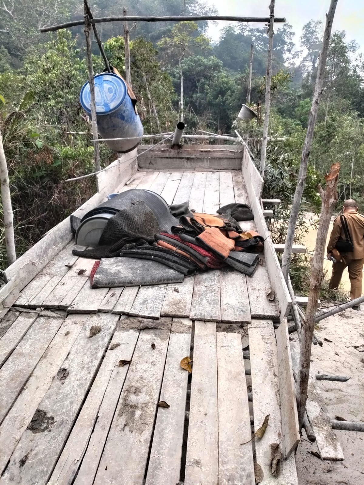 Tak Ada Ruang bagi PETI! Polsek Sengah Temila Bersama Unsur Terkait Bergerak Lakukan Penertiban di Keranji Mancal