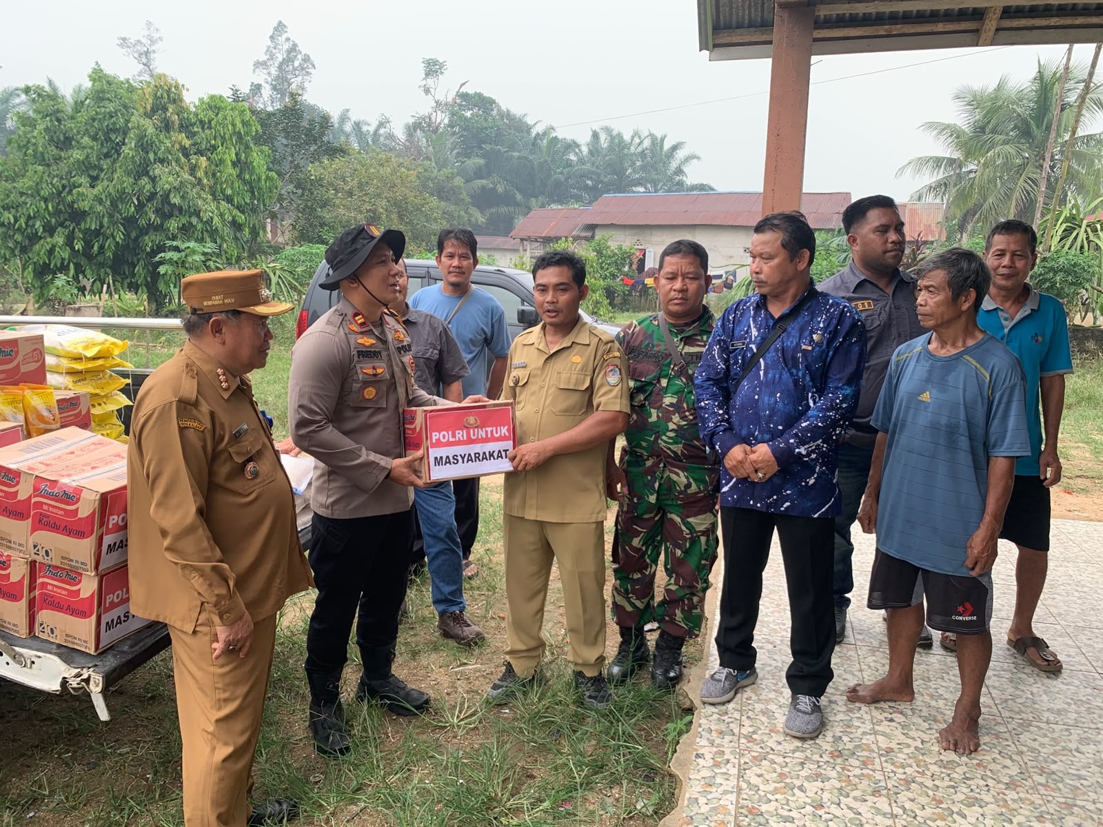 WARGA TERDAMPAK PUTING BELIUNG, POLRI DAN FORKOPIMCAM TURUN LANGSUNG BERIKAN BANTUAN”