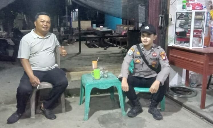 Saat Suasana Malam Mulai Sepi, Polisi Hadir! Patroli Polsek Mandor Sasar Titik Rawan Kejahatan