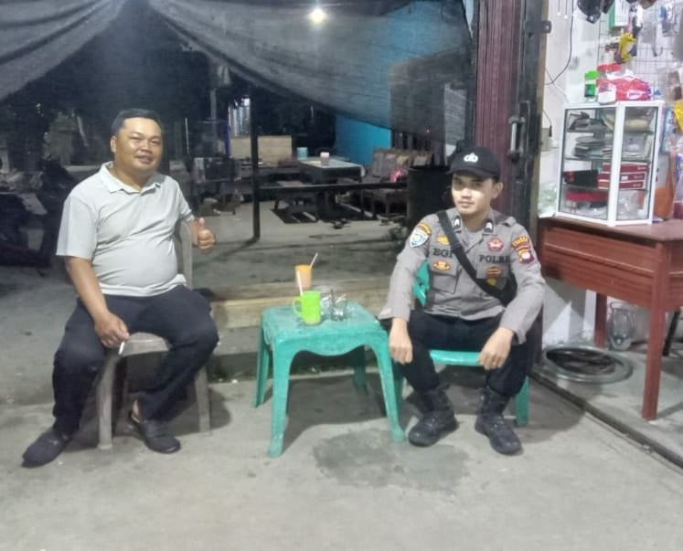 Saat Suasana Malam Mulai Sepi, Polisi Hadir! Patroli Polsek Mandor Sasar Titik Rawan Kejahatan
