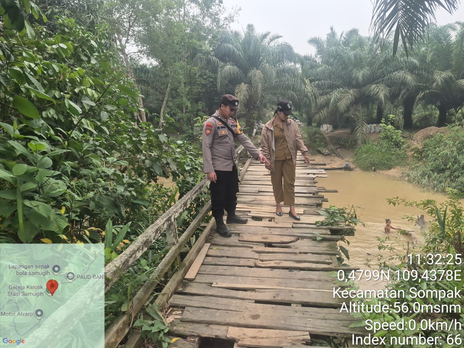 POLRI HADIR, BERSAMA PEMERINTAH DESA CEK JEMBATAN RUSAK DAN LAKUKAN MITIGASI KESELAMATAN WARGA DI DUSUN SEMUGIH