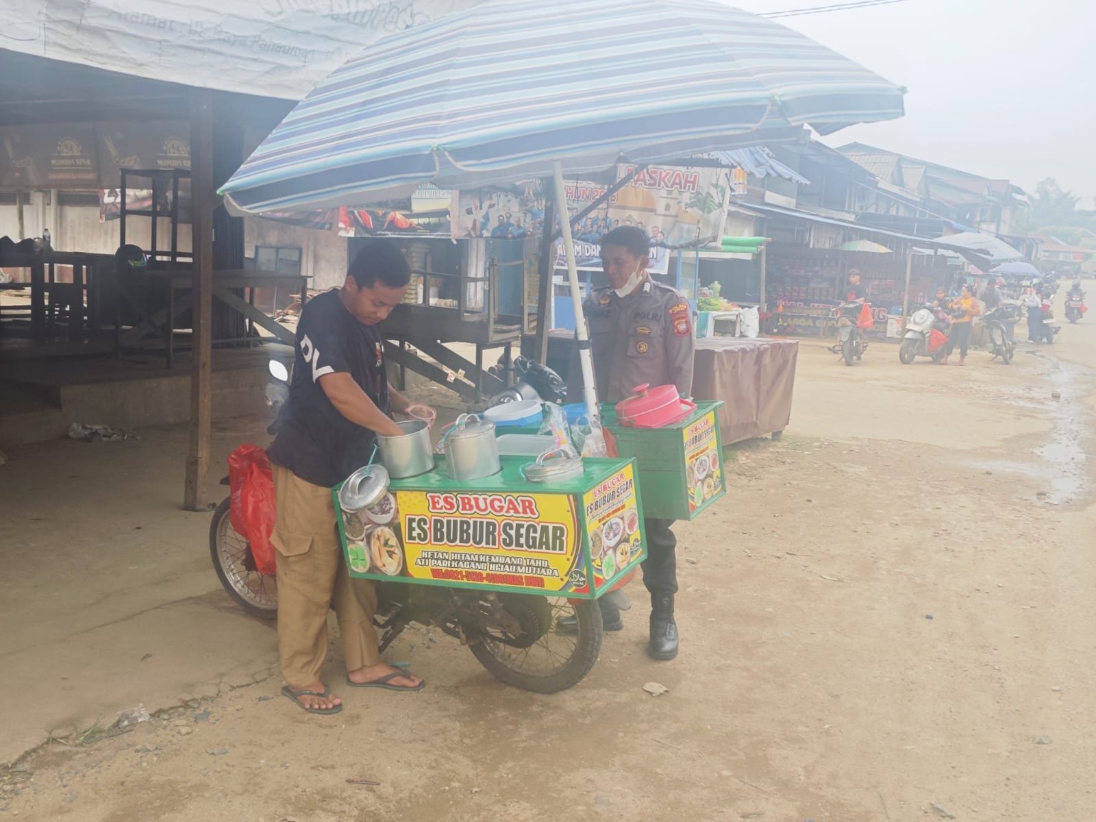 Patroli Siang, Polisi Sengah Temila Ingatkan Penjual Es Keliling Utamakan Keselamatan