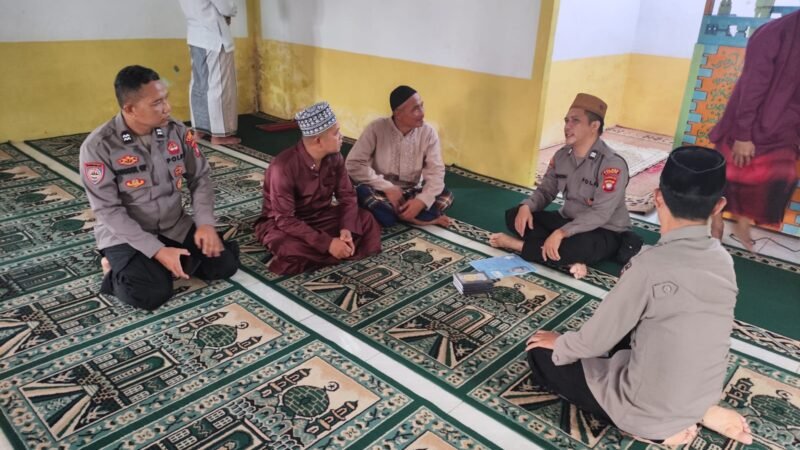 Sat Binmas Polres Landak Sampaikan Himbauan Kamtibmas dan Cegah Karhutla di Masjid Al Ikhlas