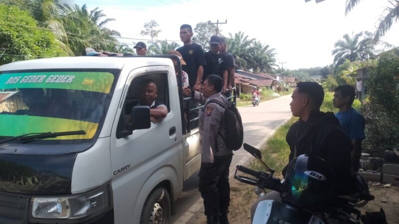 Sapa Pengemudi Saat Patroli, Polisi Tekankan Pentingnya Keselamatan Berkendara