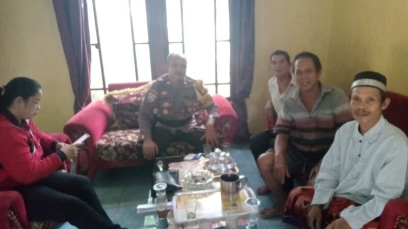 Ketahanan Pangan dan Kejahatan Jadi Sorotan, Kapolsek Sebangki Bersama Camat Sambangi Tokoh Masyarakat