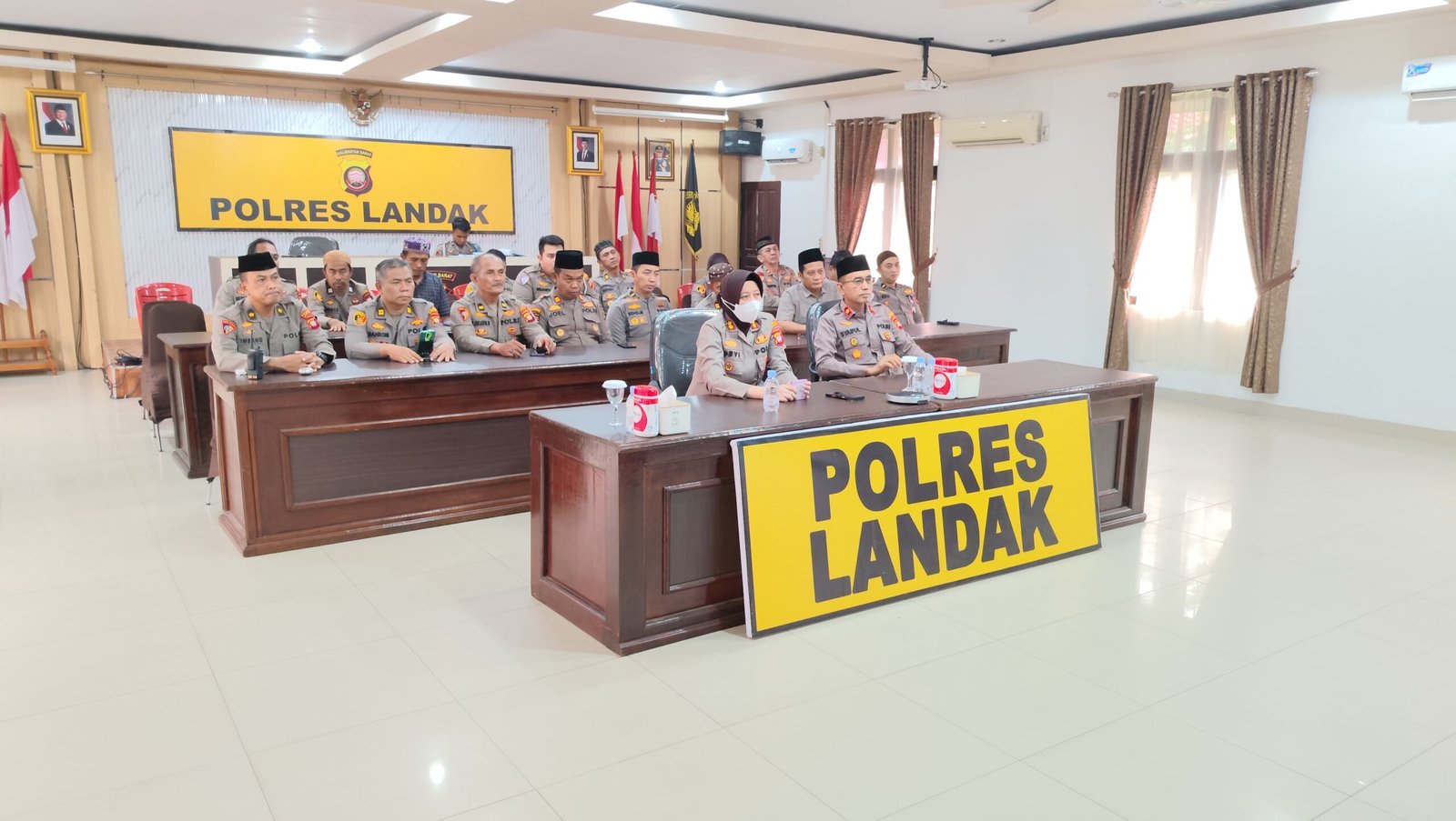 Polres Landak Ikuti Pembinaan Rohani Bersama Kapolri dan Gus Baha Secara Daring
