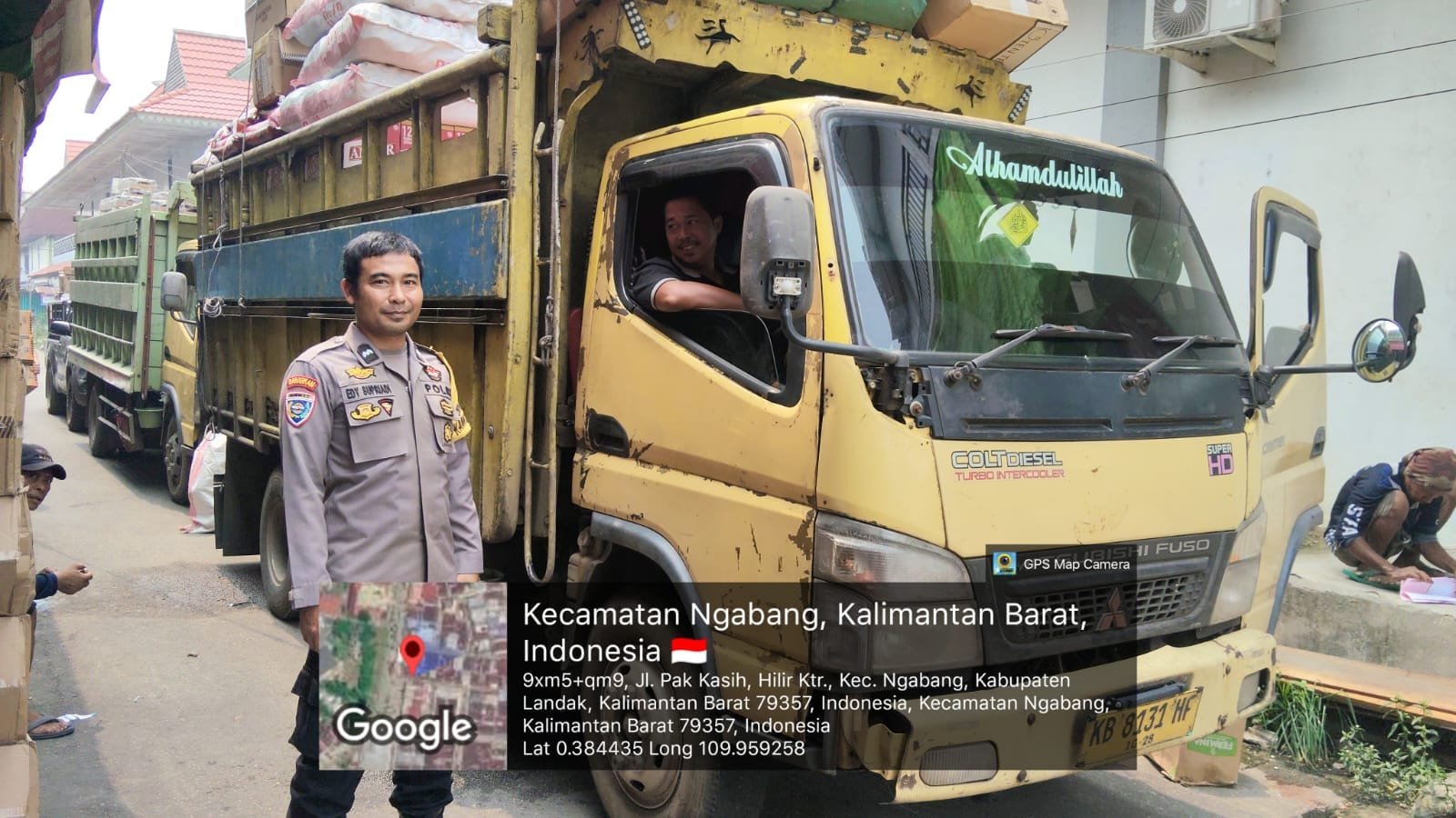 Patroli Sambil Berbagi Pesan Keselamatan, Polisi Ingatkan Sopir Truk Jangan Abaikan Keselamatan