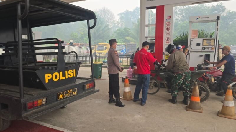 Polisi Datang ke SPBU, Sampaikan Pesan Keamanan kepada Karyawan dan Masyarakat