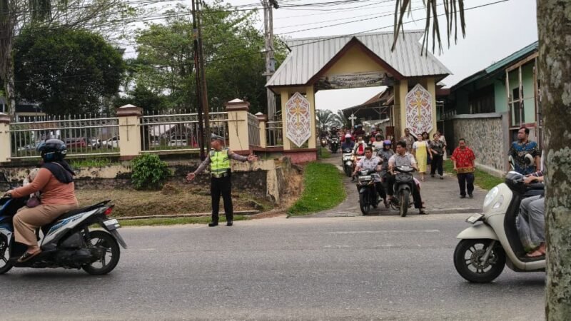 Polres Landak Kerahkan Personel Amankan Ibadah Minggu di Sejumlah Gereja di Ngabang