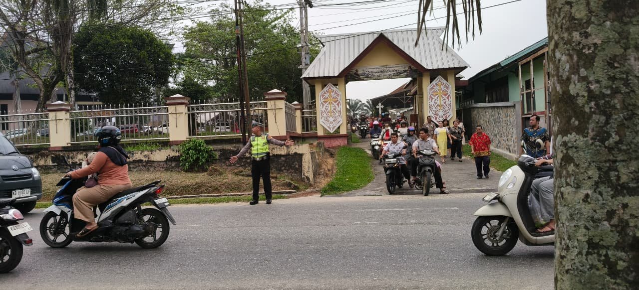 Polres Landak Kerahkan Personel Amankan Ibadah Minggu di Sejumlah Gereja di Ngabang