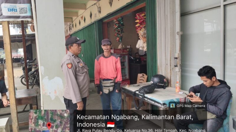 Warga Lagi Santai, Polisi Ngabang Datang! Pesan Waspada Kejahatan Disampaikan”