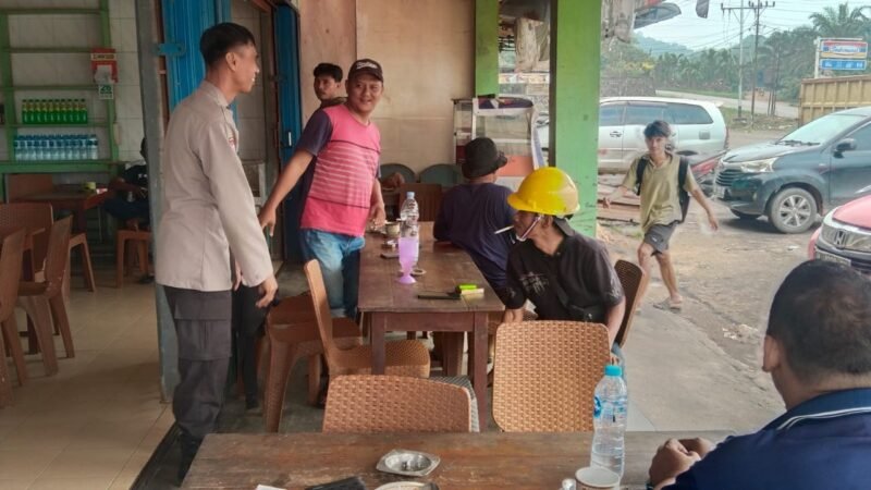 Bertemu Warga Saat Patroli, Polisi Sengah Temila Ingatkan Pentingnya Waspada Kejahatan