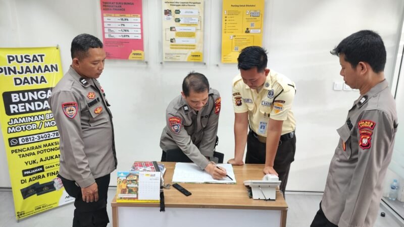 Sat Binmas Polres Landak Cek Uniform dan Kelengkapan Satpam di Sejumlah Perbankan dan Perusahaan Pulau Bendu