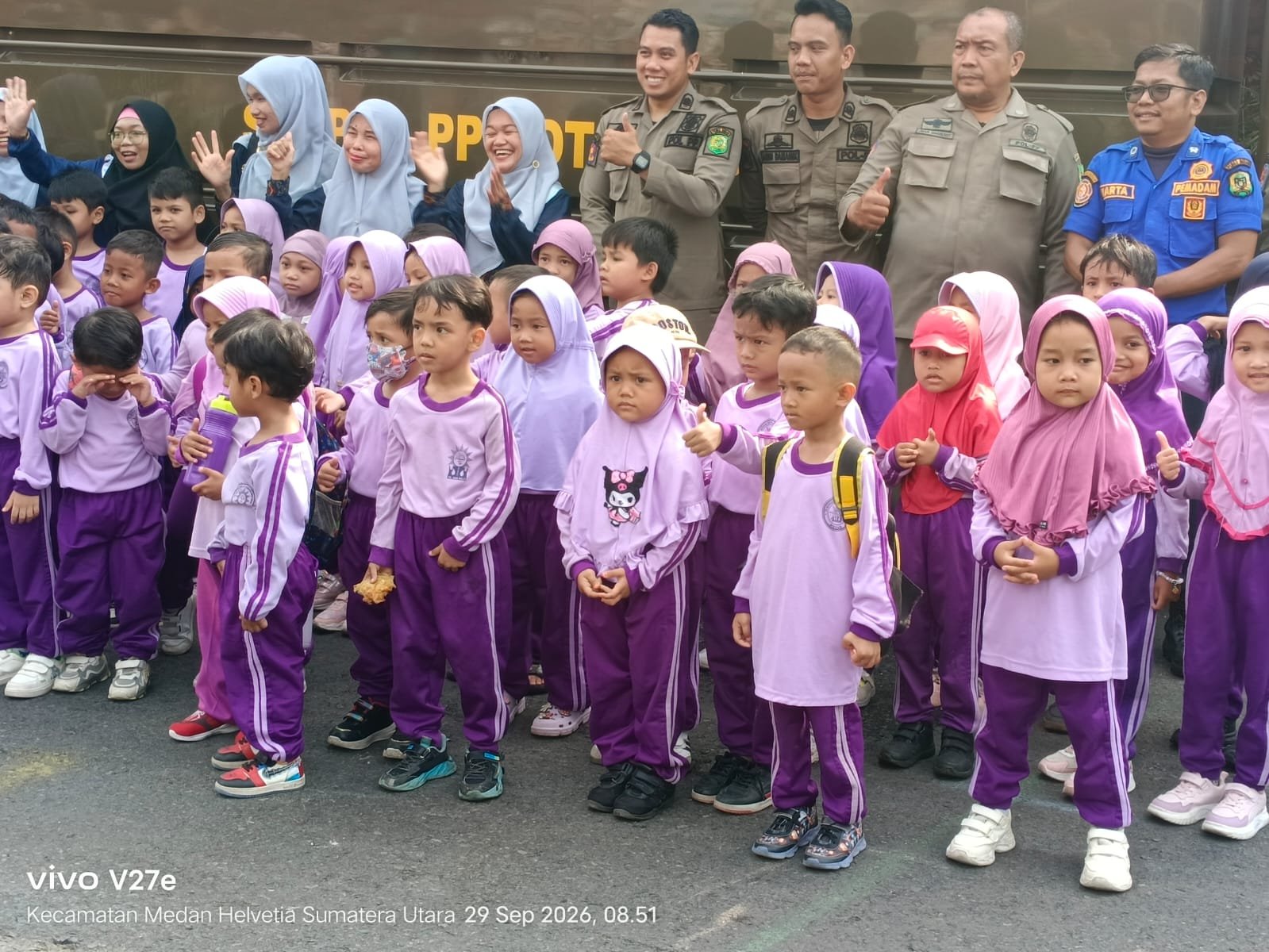 Pakai Mobil Patroli Satpol PP, Puluhan Anak TK Aisyiyah Bustanul Athfal Kunjungi Mako Damkarmat Medan