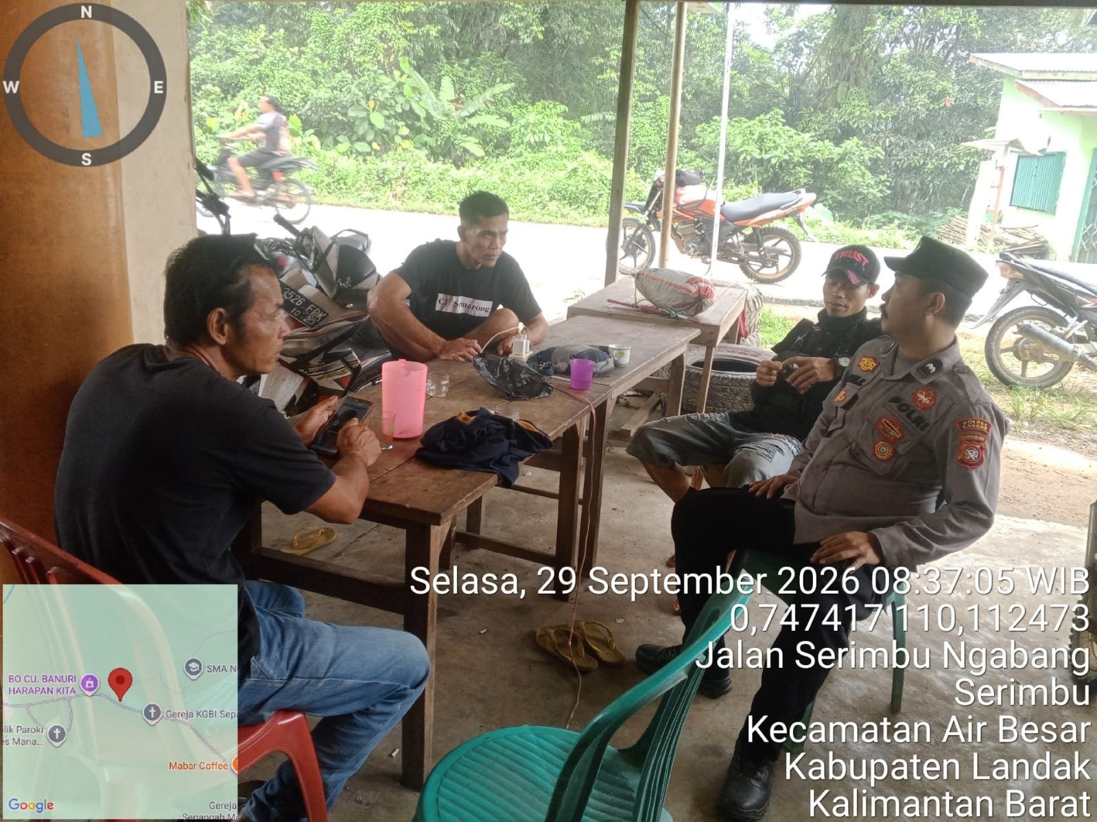 Patroli Dialogis Polsek Air Besar, Polisi Ajak Warga Bersama Cegah Tindak Kejahatan