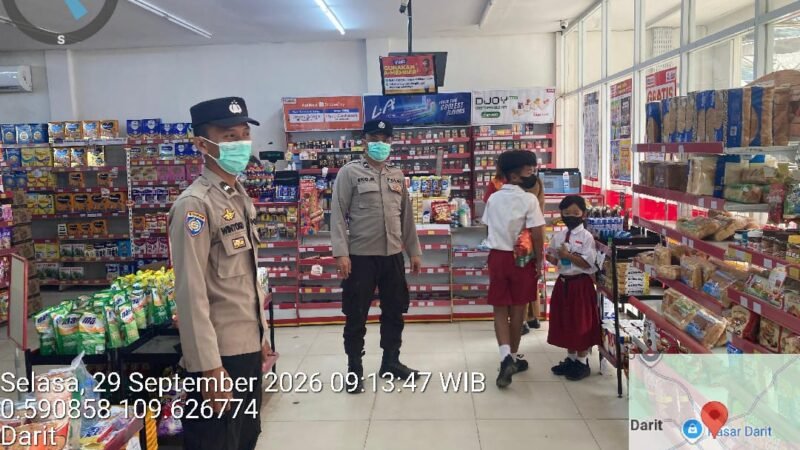 Ajak Warga Agar Selalu Waspada Saat Samapta Polsek Menyuke Laksanakan Patroli Siang Hari