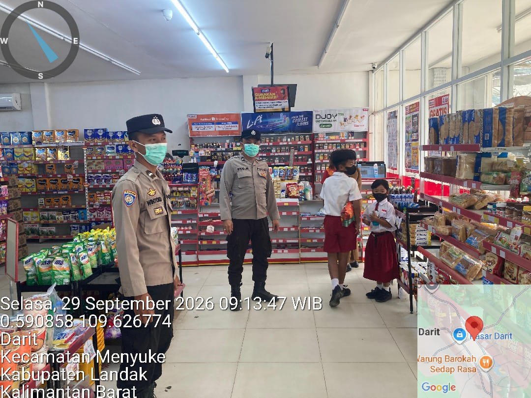 Ajak Warga Agar Selalu Waspada Saat Samapta Polsek Menyuke Laksanakan Patroli Siang Hari