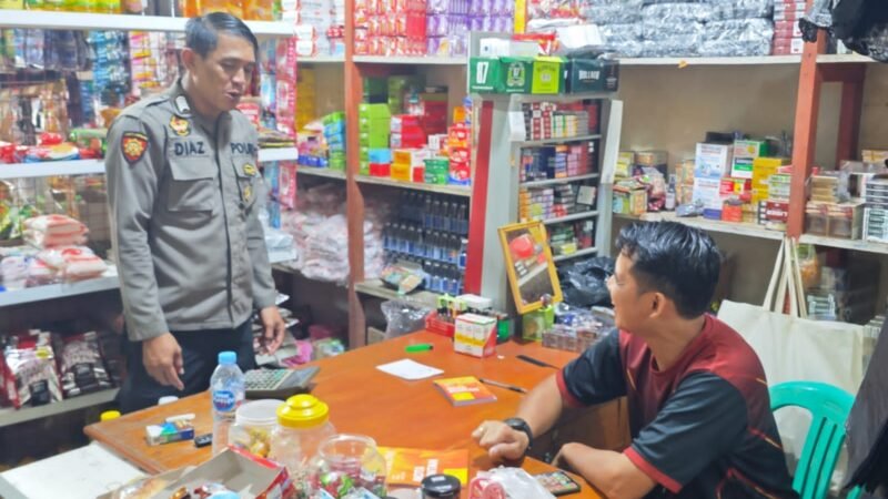 Sambangi Toko Saat Patroli Siang, Polisi Ingatkan Pemilik Waspada Uang Palsu