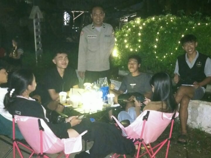 Remaja Nongkrong Disambangi Polisi, Imbauan Bahaya Narkoba Disampaikan Langsung