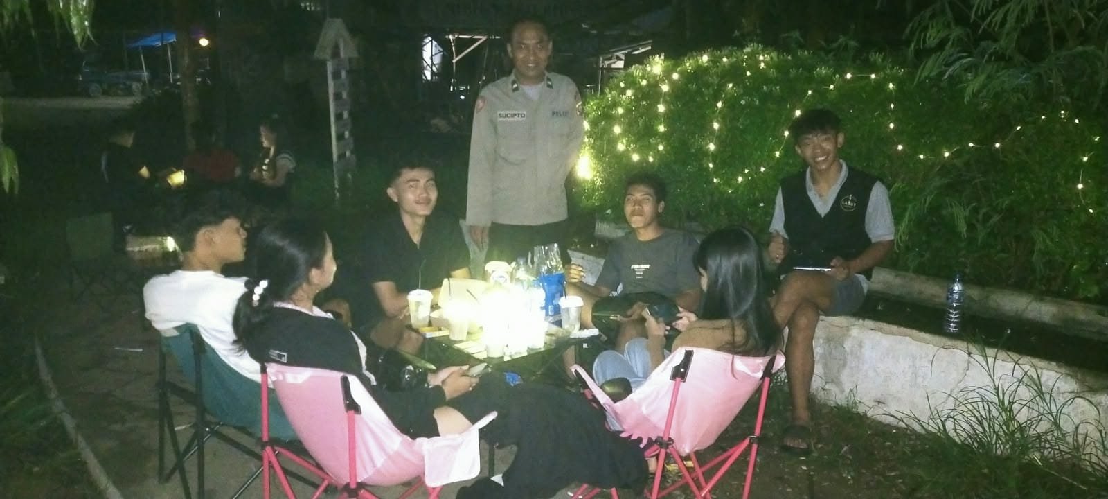 Remaja Nongkrong Disambangi Polisi, Imbauan Bahaya Narkoba Disampaikan Langsung