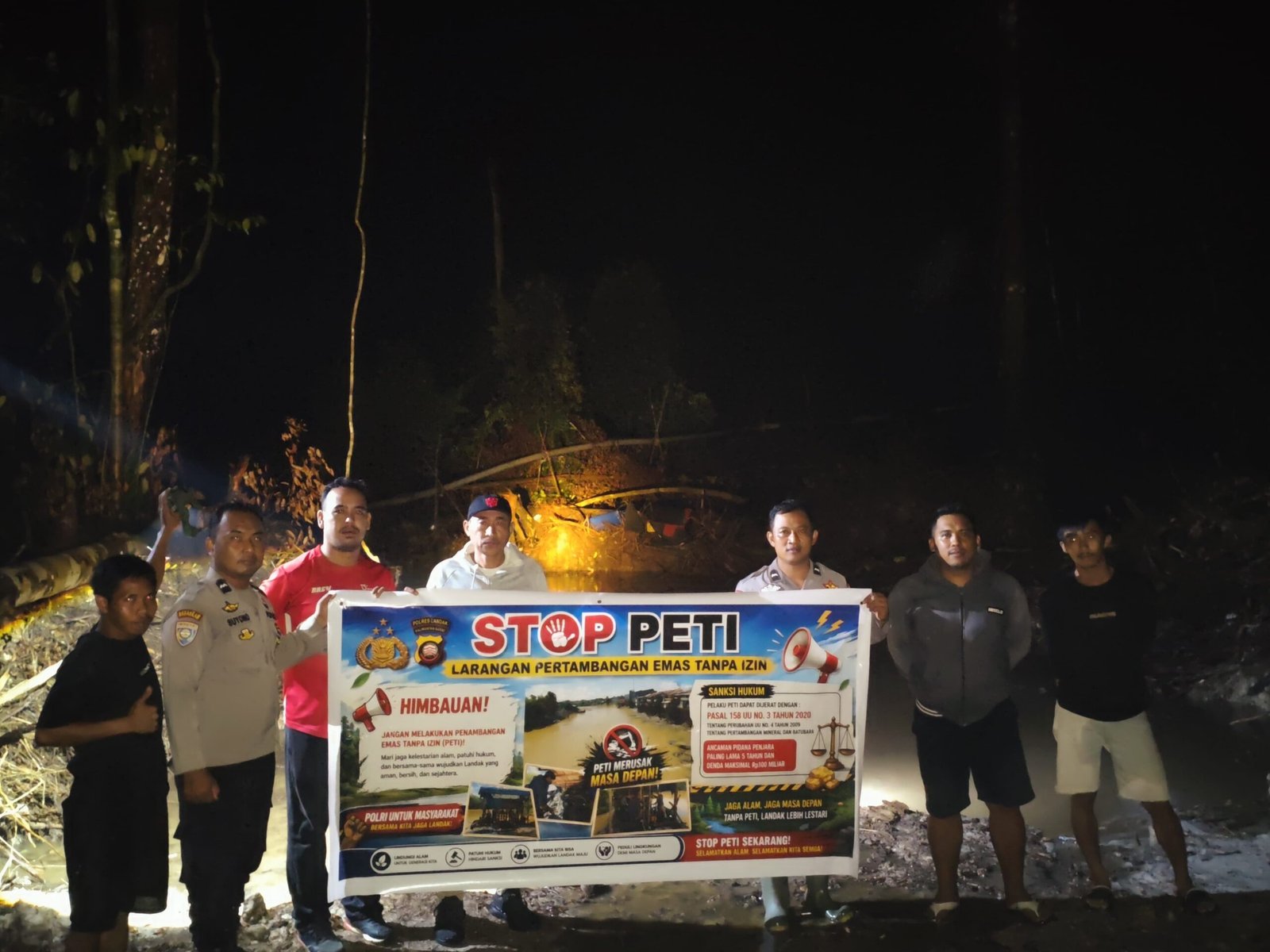 PETI Jadi Sorotan, Polsek Ngabang dan Pemerintah Kecamatan Sisir Pak Mayam Dan Pasang Banner ” STOP PETI “