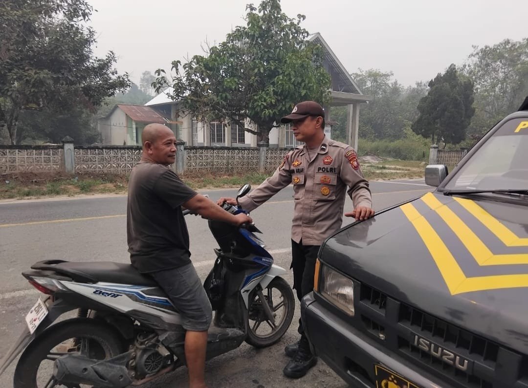 Patroli Siang, Polisi Sapa Warga di Tepi Jalan, Ingatkan Waspada Berbagai Kejahatan