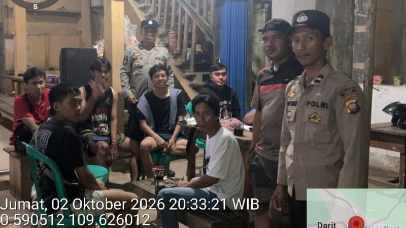 Saat Malam Hari Samapta Polsek Menyuke Berikan Imbauan Kamtibmas Kepada Warga