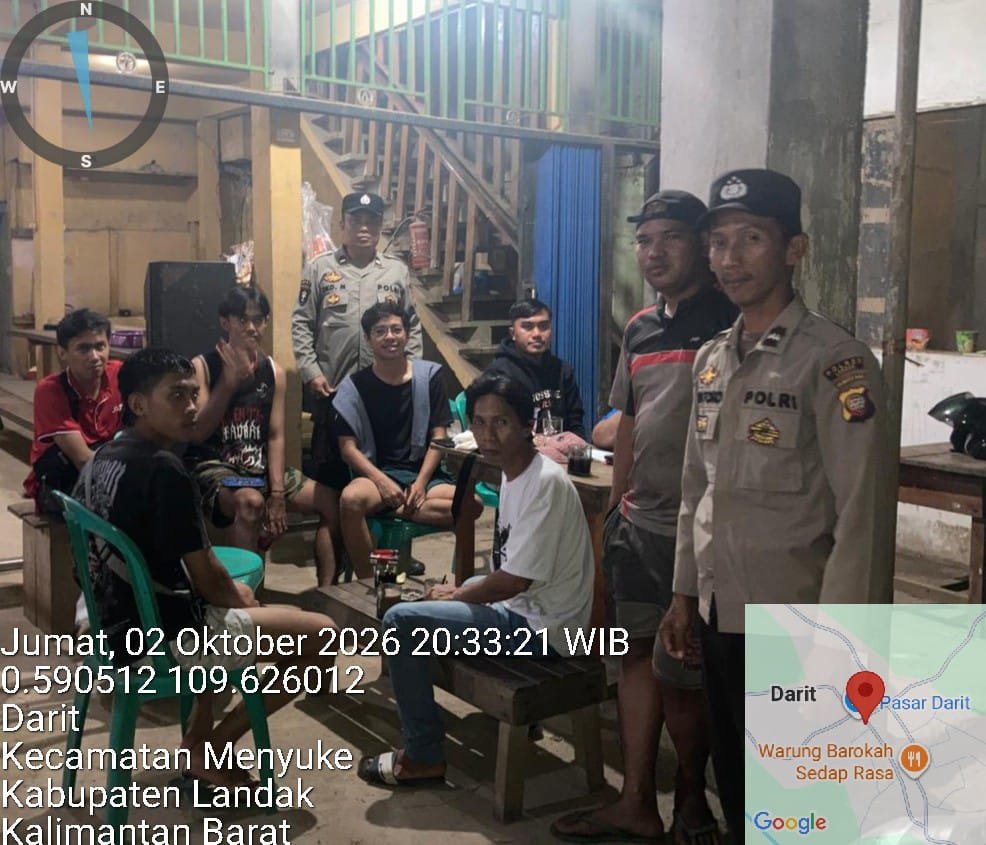 Saat Malam Hari Samapta Polsek Menyuke Berikan Imbauan Kamtibmas Kepada Warga