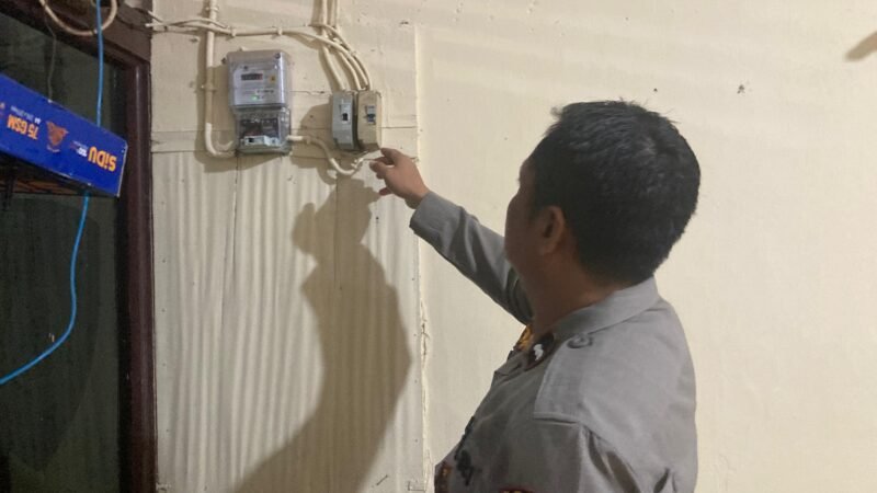 Samapta Polsek Menyuke Cek dan Kontrol Instalasi Listrik Cegah Kebakaran
