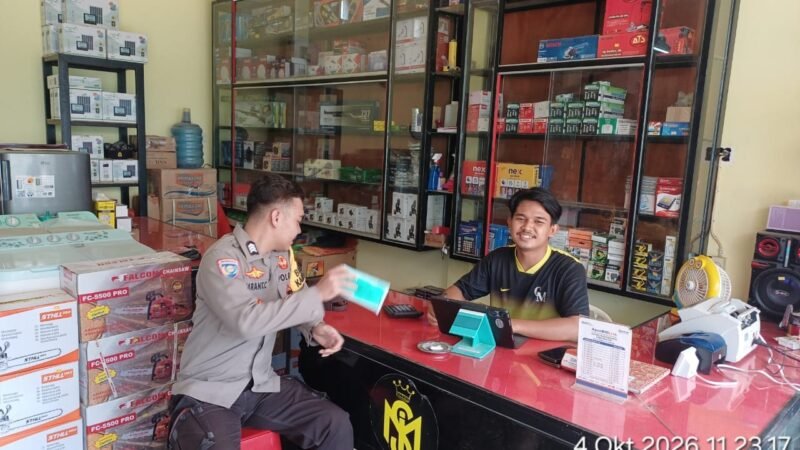 Bhabinkamtibmas Sambangi Toko, Pemilik Toko Diingatkan Waspadai Aksi Kejahatan