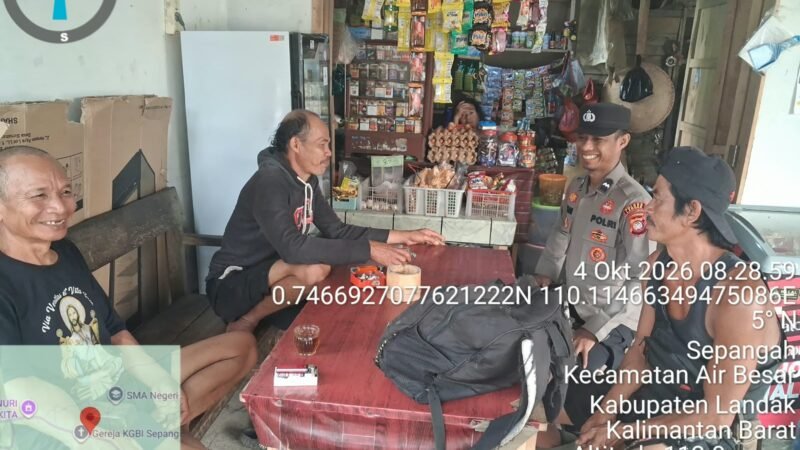 Patroli Siang Polsek Air Besar, Polisi Sapa Warga Sekaligus Ingatkan Bahaya Karhutla